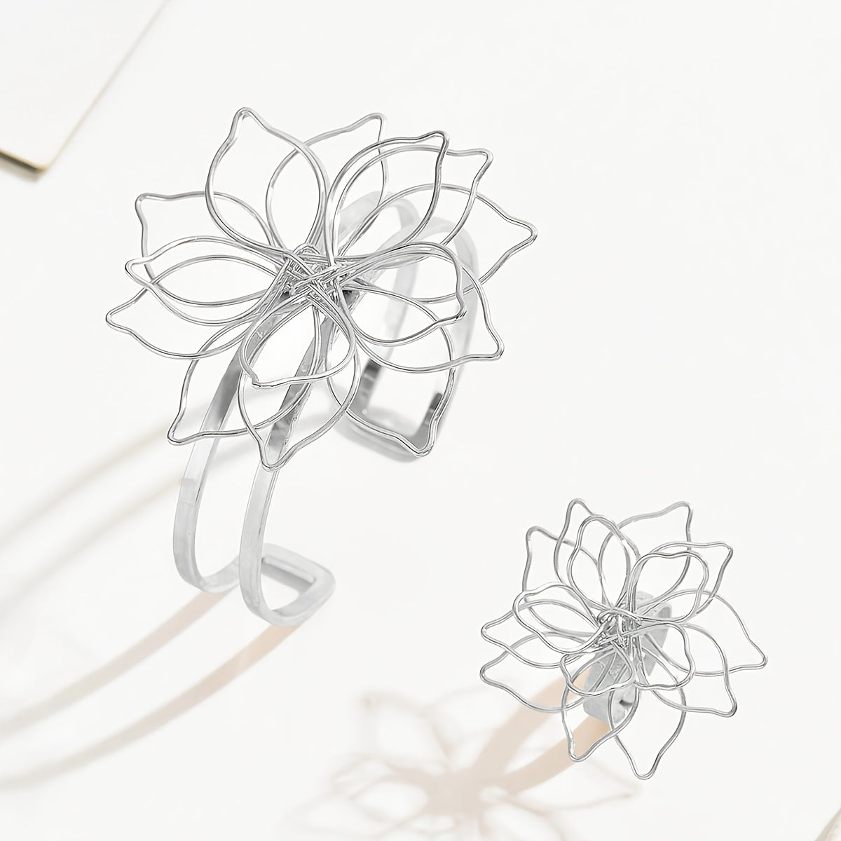 Ensemble 2 Bijoux Fleur Vintage Ajoures Femme - Dore ou Argente, Style Elegant, Toutes Occasions