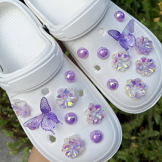 Lot de 18 Breloques Chaussures Violettes – Motifs Fleurs & Papillons 🦋💜