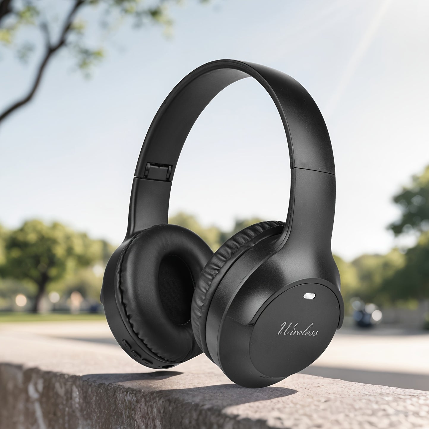 Casque Sans Fil Supra-Auriculaire Pliable – Micro Intégré, Batterie 150mAh & USB-C | Thème Anime & Film | Noir & Beige