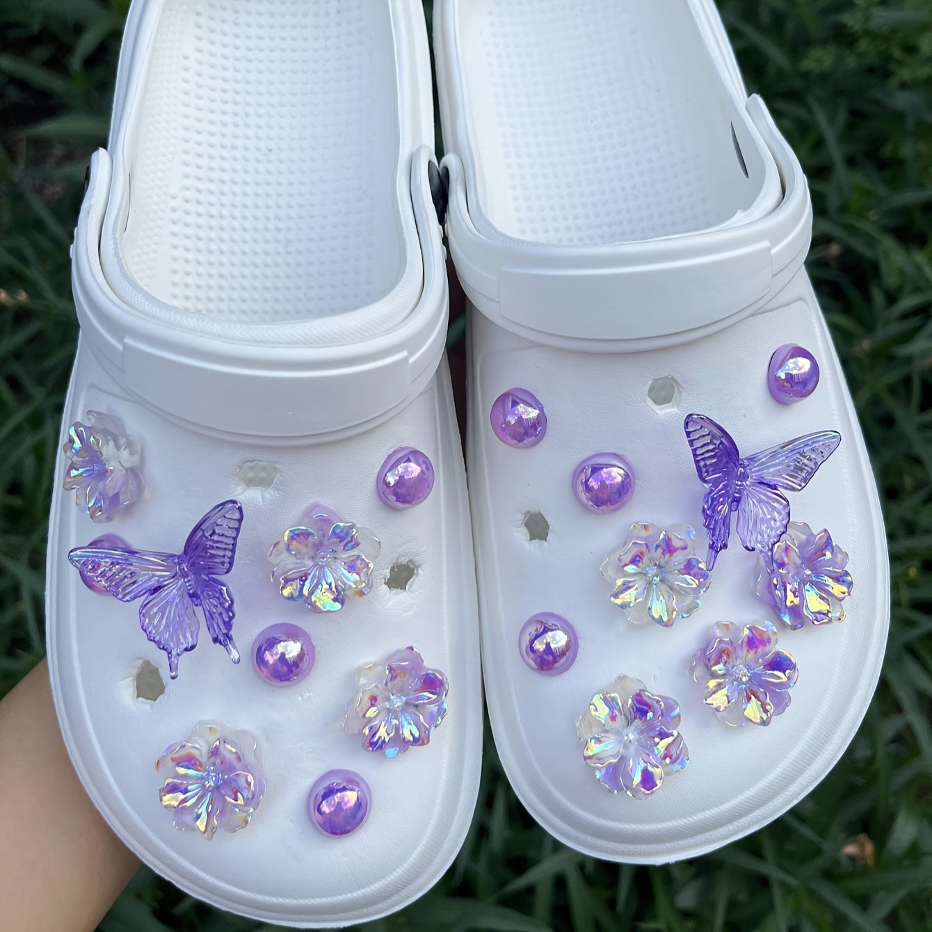 Lot de 18 Breloques Chaussures Violettes – Motifs Fleurs & Papillons 🦋💜