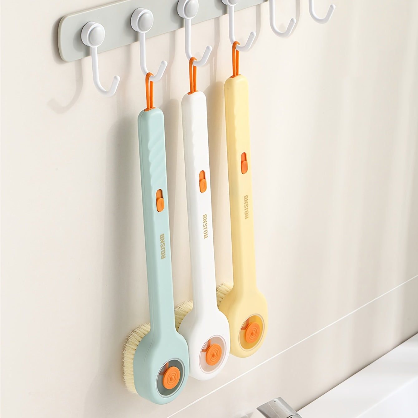 Brosse de bain long manche nylon - Frotter le dos + boule exfoliante incluse, 3 coloris