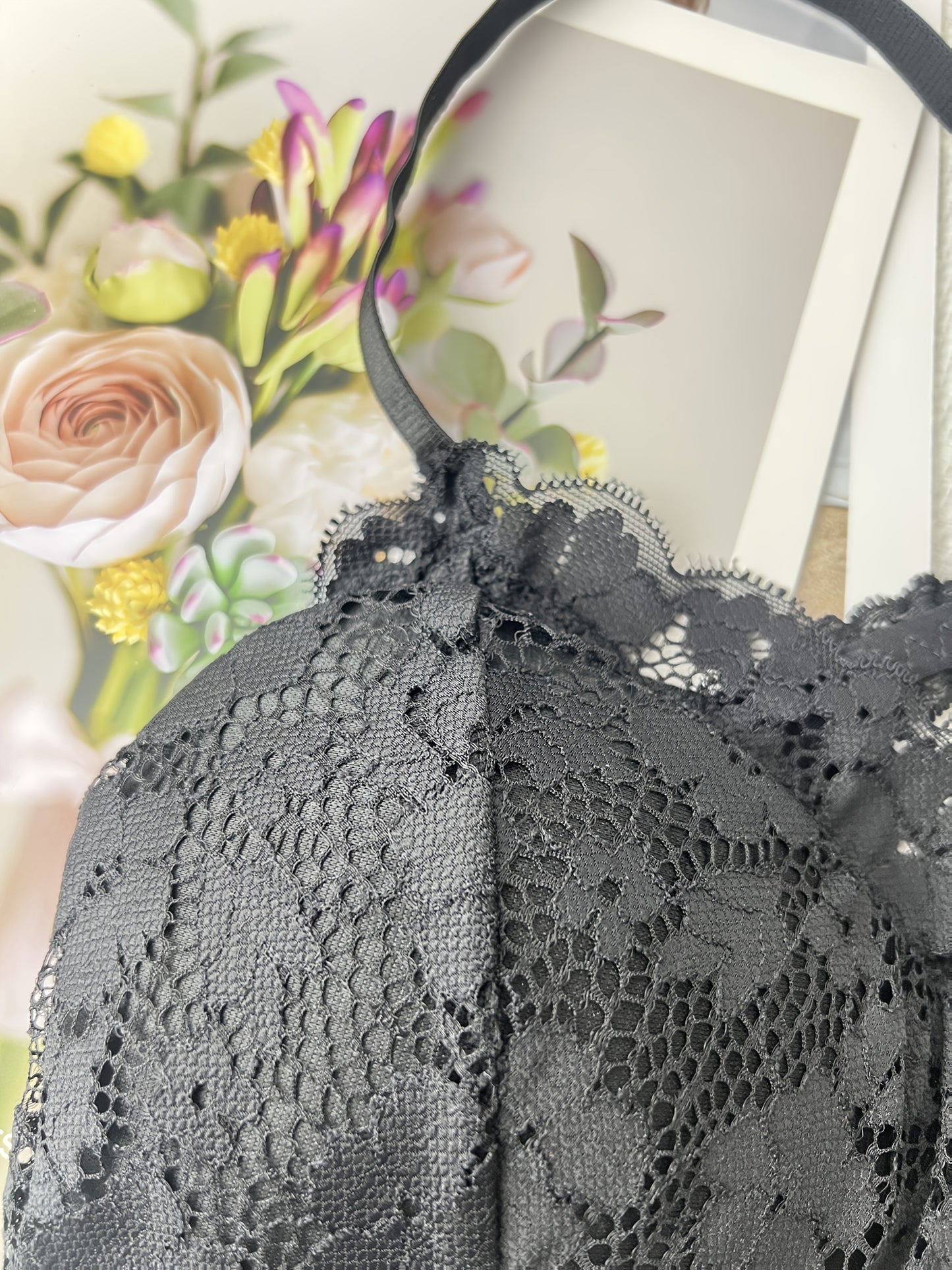 Bralette en Dentelle Femme Sans Armatures - Rembourrage Amovible, Detail Croix