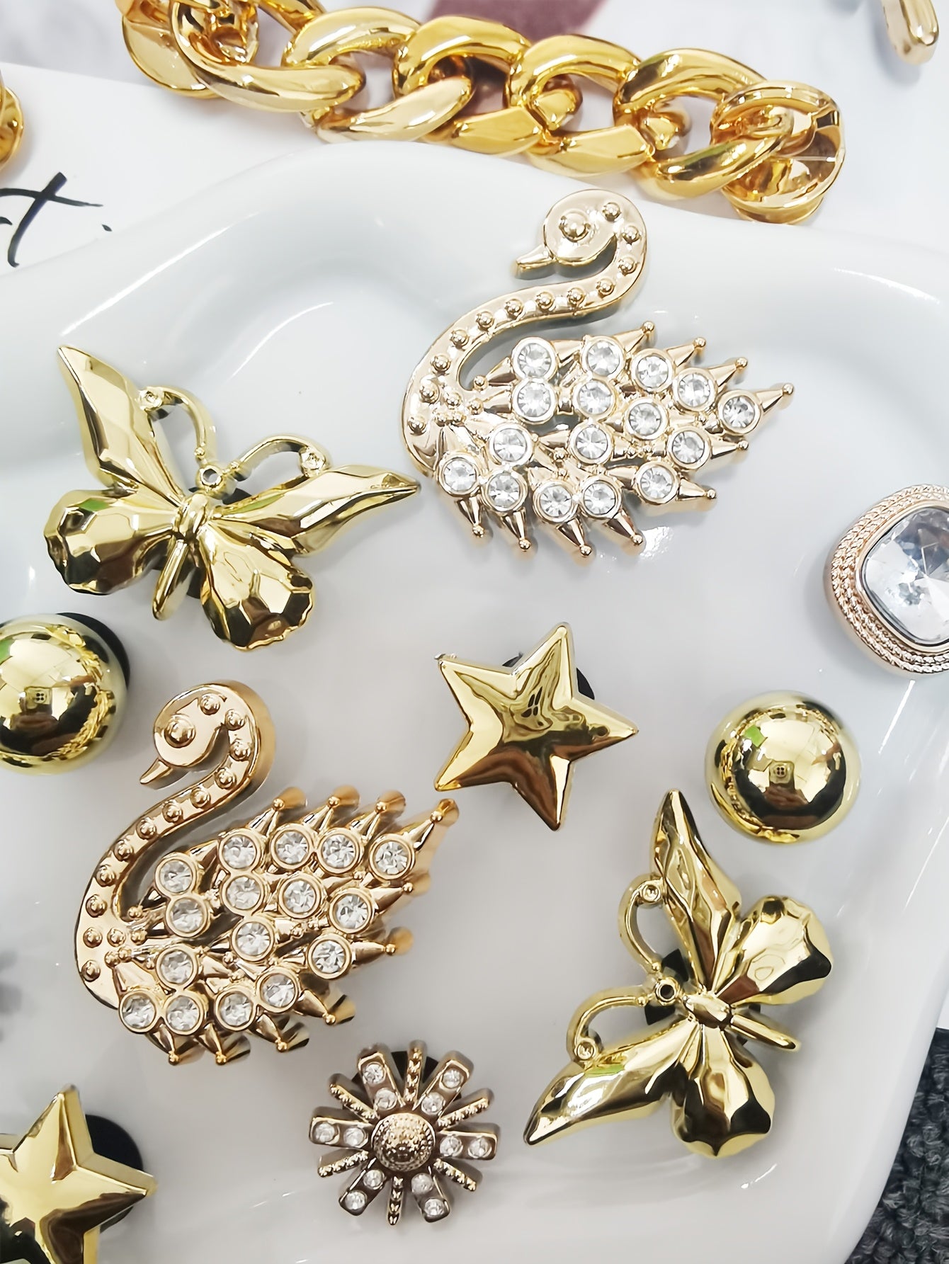 Lot de 16 Breloques Dorées Strass pour Chaussures – Customisation Élégante 💎✨