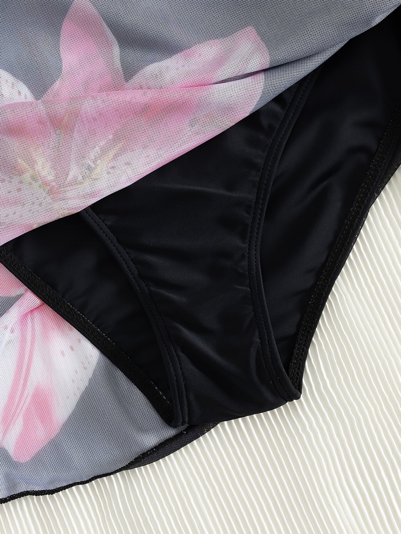 Bikini 2 Pieces Femme Imprime Floral Rose et Lys - Col en V Profond, Lacets, Tissu Stretch, Style Elegant