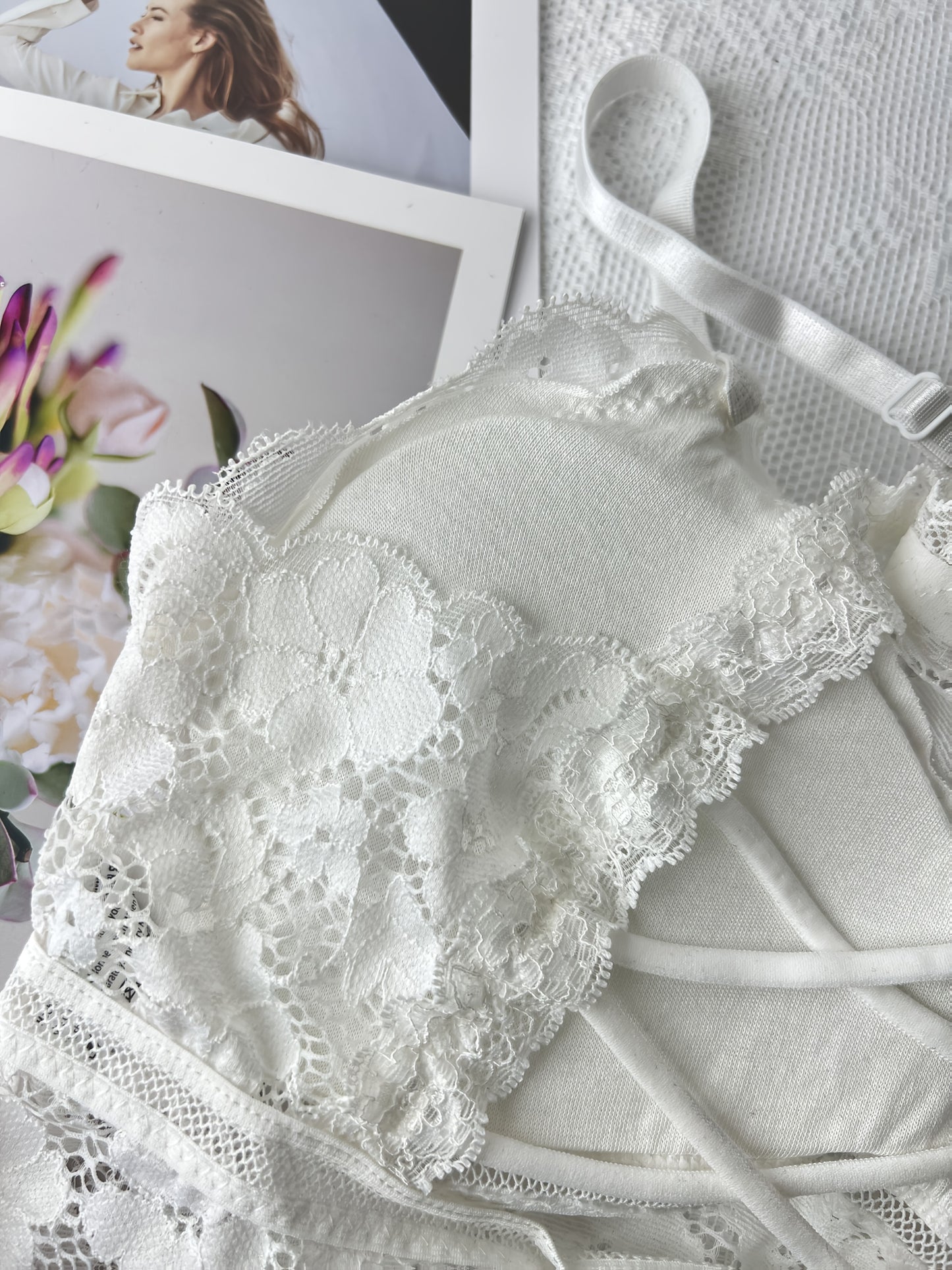 Bralette en Dentelle Femme Sans Armatures - Rembourrage Amovible, Detail Croix