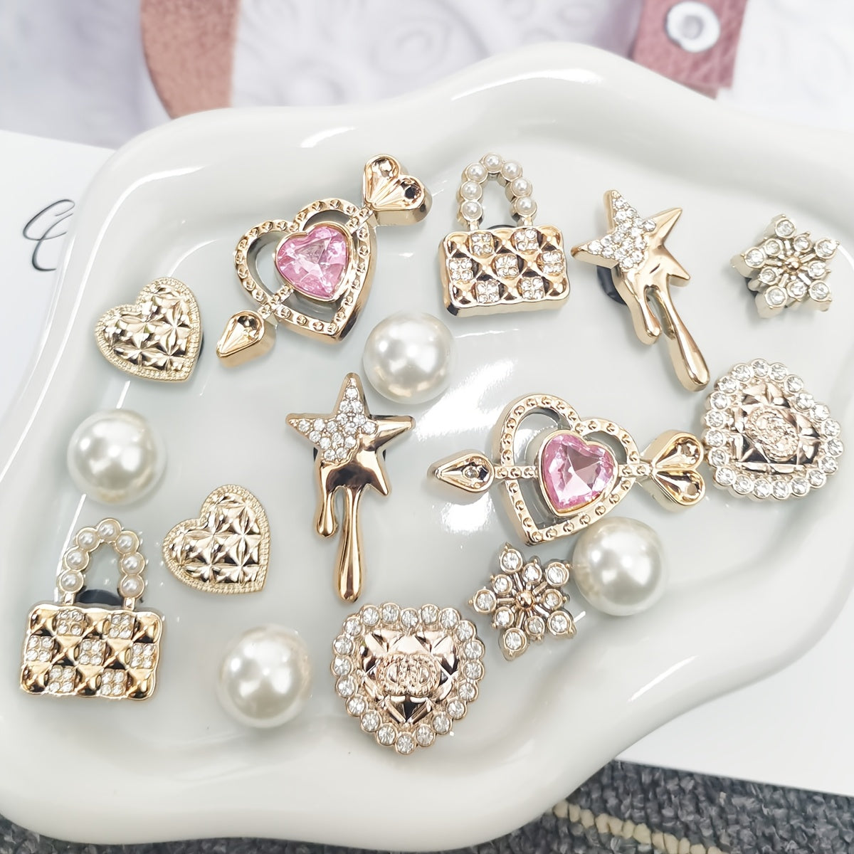 Lot de 16 Breloques Dorées Strass pour Chaussures – Customisation Élégante 💎✨